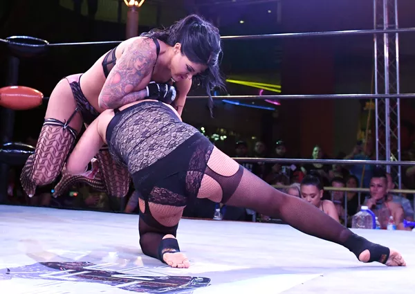 Así es un campeonato de lucha femenina en ropa interior Así es un campeonato de lucha femenina en ropa interior
