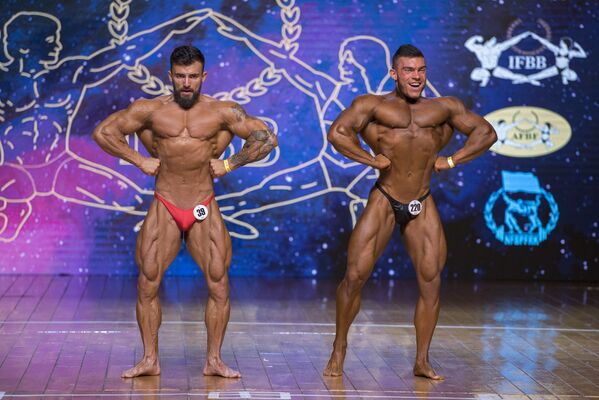 Espectáculo de músculos en el Campeonato de 'Bodybuilding' asiático Espectáculo de músculos en el Campeonato de 'Bodybuilding' asiático - Sputnik Mundo