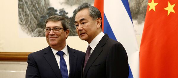 Los ministros de Exteriores de Cuba y China, Bruno Rodríguez Parrilla y Wang Yi - Sputnik Mundo