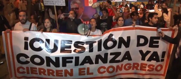 Los manifestantes en Lima exigen el cierre del Congreso - Sputnik Mundo