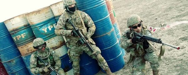 Efectivos del Ejército Argentino durante un ejercicio militar Efectivos del Ejército Argentino durante un ejercicio militar - Sputnik Mundo