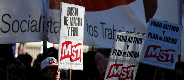 Protestas durante la huelga en Argentina - Sputnik Mundo