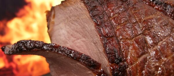 Un corte de carne vacuna a la parrilla - Sputnik Mundo