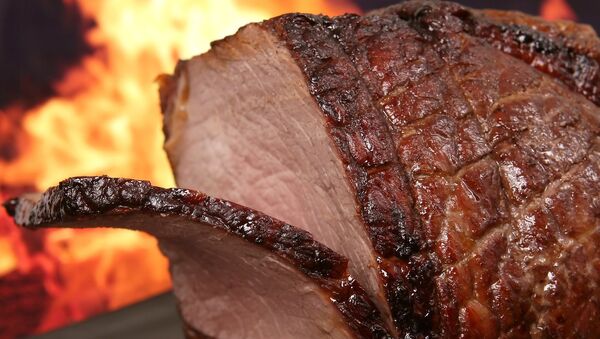 Un corte de carne vacuna a la parrilla - Sputnik Mundo