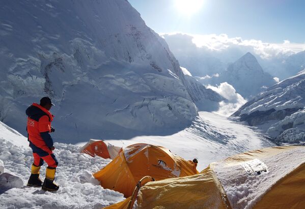 El Everest: el ascenso de la muerte - Sputnik Mundo