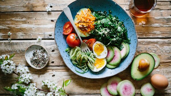 Un plato de comida saludable - Sputnik Mundo