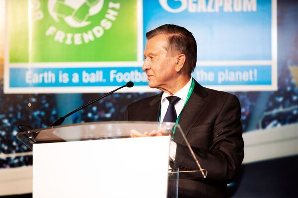 El programa 'Fútbol por la Amistad' reúne en Madrid a personalidades como Roberto Carlos - Sputnik Mundo