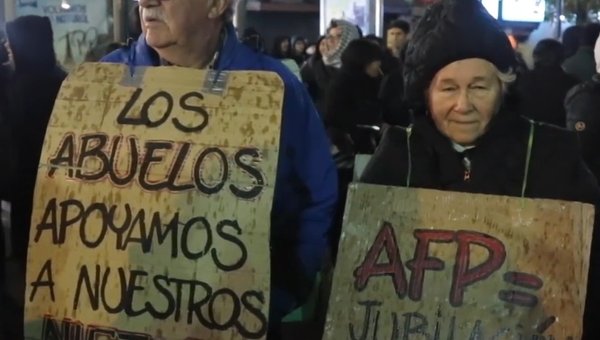 'Nos cansamos': los chilenos salen a la calle a protestar contra el presidente - Sputnik Mundo