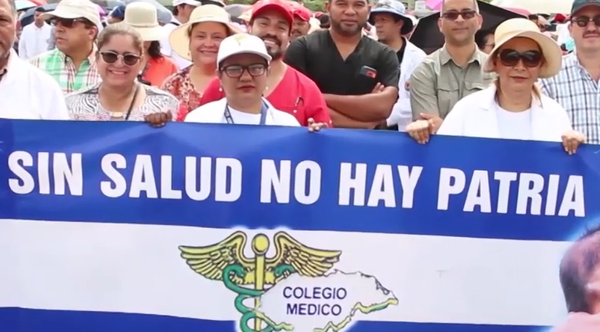 Violentos enfrentamientos ocupan las calles de la capital de Honduras - Sputnik Mundo