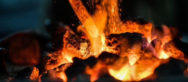 Carbon ardiendo - Sputnik Mundo