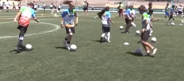 Madrid acoge el entrenamiento de fútbol más multinacional de la historia - Sputnik Mundo