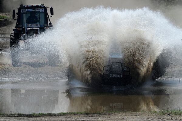 Bizon Track Show, la insólita carrera de tractores que se celebra en el sur de Rusia - Sputnik Mundo