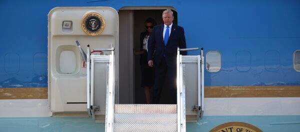 Donald Trump, presidente de EEUU en el aeropuerto de Stansted, cerca de Londres, Reino Unido - Sputnik Mundo