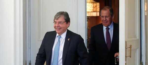 El canciller colombiano, Carlos Holmes Trujillo, y el canciller ruso, Serguéi Lavrov - Sputnik Mundo