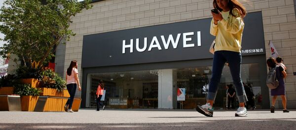 Una tienda de Huawei en Pekín - Sputnik Mundo