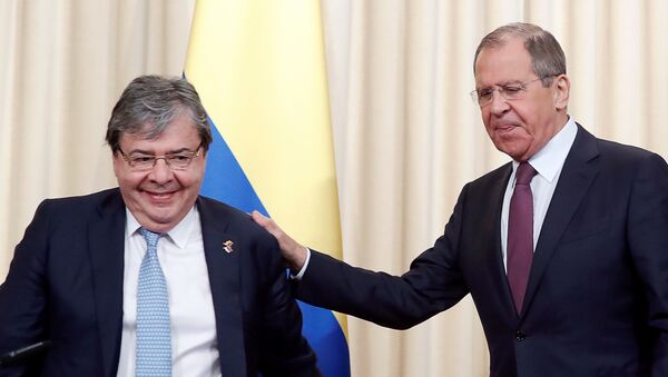 El canciller colombiano, Carlos Holmes Trujillo, con su par ruso, Serguéi Lavrov - Sputnik Mundo