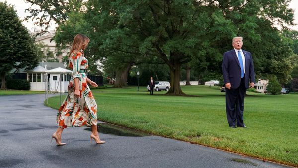 El presidente de EEUU, Donald Trump, y la primera dama, Melania Trump, parten hacia Londres El presidente de EEUU, Donald Trump, y la primera dama, Melania Trump, parten hacia Londres - Sputnik Mundo