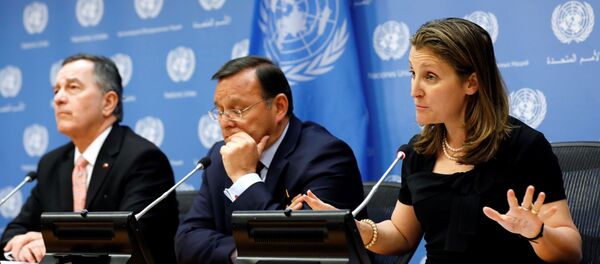 Los cancilleres de Canadá, Perú y Chile, Chrystia Freeland, Nestor Popolizio y Roberto Ampuero Los cancilleres de Canadá, Perú y Chile, Chrystia Freeland, Nestor Popolizio y Roberto Ampuero - Sputnik Mundo