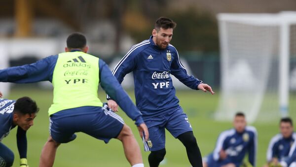 Lionel Messi durante un entrenamiento de la Selección Argentina previo a la Copa América de Brasil - Sputnik Mundo