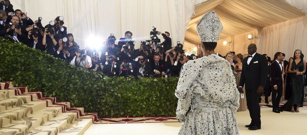 Rihanna en la gala MET 2018 - Sputnik Mundo