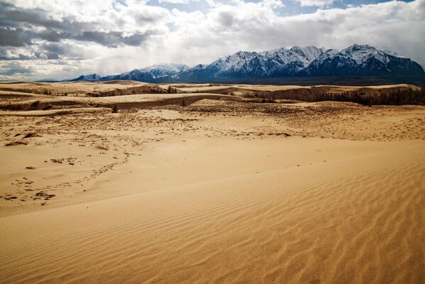Las arenas de Chara: un desierto en el corazón de Siberia - Sputnik Mundo