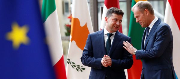 El líder ucraniano, Volodímir Zelenski, y el presidente del Consejo Europeo, Donald Tusk El líder ucraniano, Volodímir Zelenski, y el presidente del Consejo Europeo, Donald Tusk - Sputnik Mundo