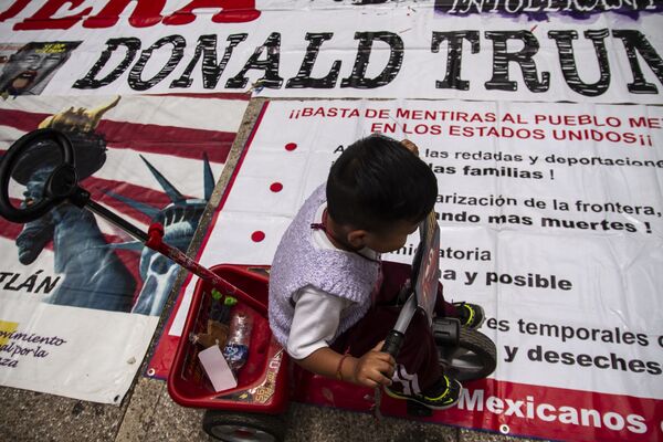 Los migrantes, la moneda de cambio de EEUU en la presión comercial a México Los migrantes, la moneda de cambio de EEUU en la presión comercial a México - Sputnik Mundo