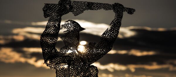 Escultura del soldado británico en Normadía - Sputnik Mundo