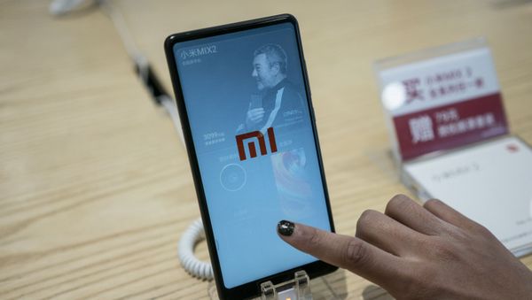 Un teléfono móvil Xiaomi (archivo) Un teléfono móvil Xiaomi (archivo) - Sputnik Mundo