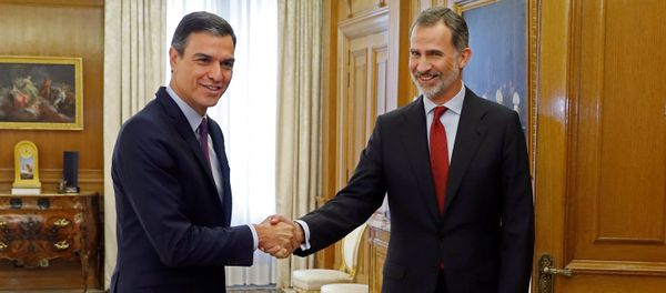 Presidente del Gobierno español, Pedro Sánchez, y el rey de España, Felipe VI - Sputnik Mundo