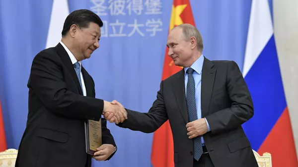 El presidente de China, Xi Jinping, y el presidente de Rusia, Vladímir Putin - Sputnik Mundo