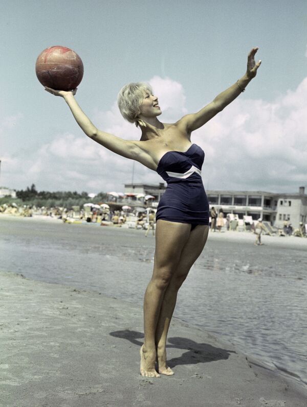 Verano, vacaciones, playa: cómo se relajaba la gente en la URSS
 - Sputnik Mundo