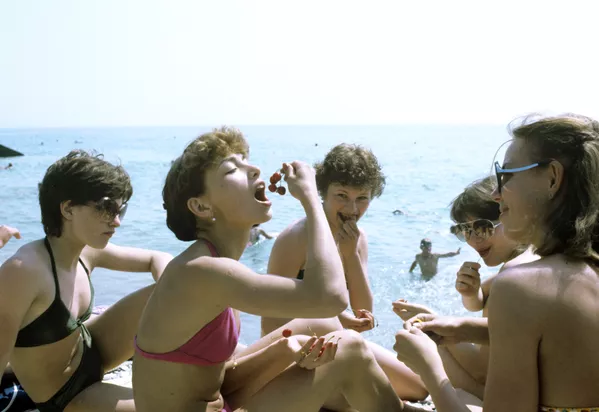 Verano, vacaciones, playa: cómo se relajaba la gente en la URSS
Verano, vacaciones, playa: cómo se relajaba la gente en la URSS
- Sputnik Mundo