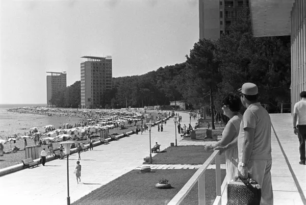 Verano, vacaciones, playa: cómo se relajaba la gente en la URSS
Verano, vacaciones, playa: cómo se relajaba la gente en la URSS
- Sputnik Mundo