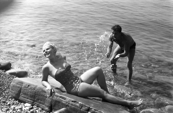 Verano, vacaciones, playa: cómo se relajaba la gente en la URSS
Verano, vacaciones, playa: cómo se relajaba la gente en la URSS
- Sputnik Mundo