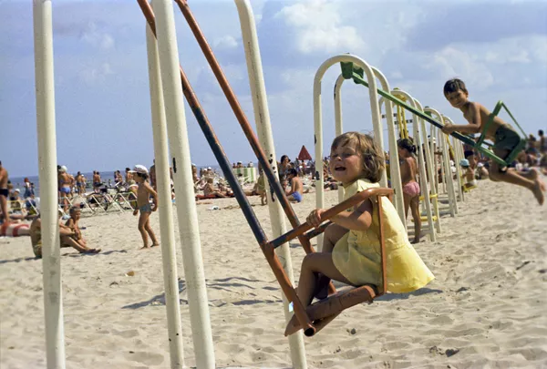 Verano, vacaciones, playa: cómo se relajaba la gente en la URSS
Verano, vacaciones, playa: cómo se relajaba la gente en la URSS
- Sputnik Mundo
