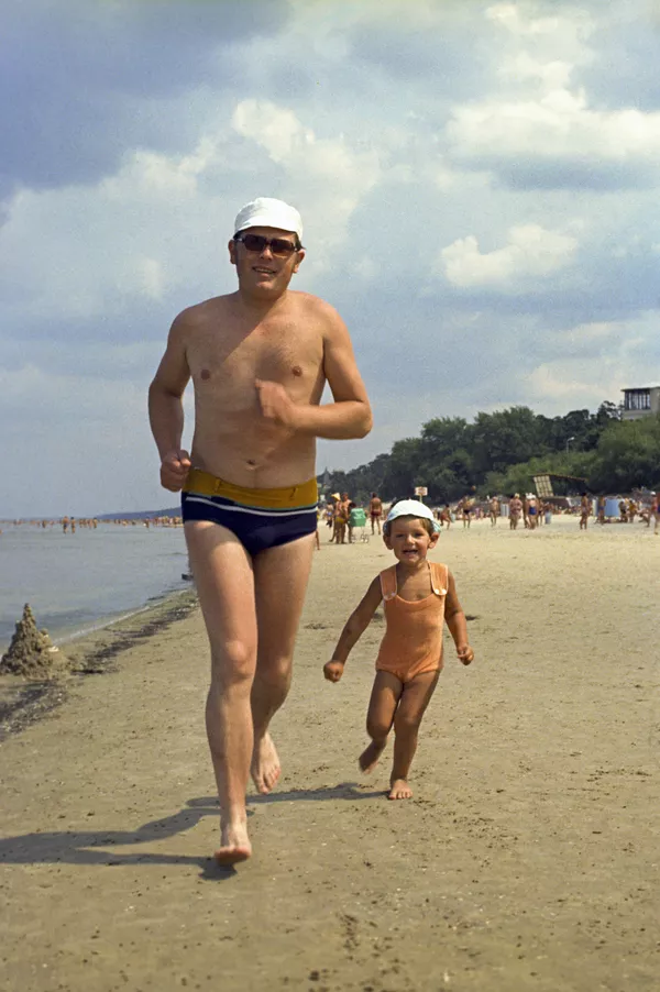 Verano, vacaciones, playa: cómo se relajaba la gente en la URSS
Verano, vacaciones, playa: cómo se relajaba la gente en la URSS
- Sputnik Mundo