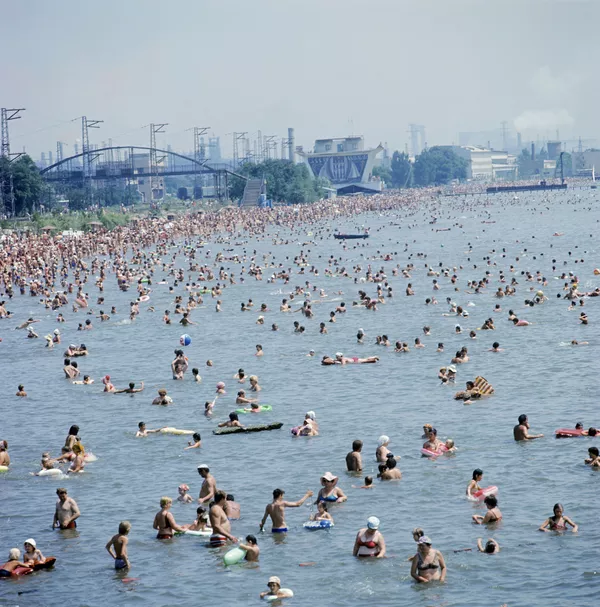 Verano, vacaciones, playa: cómo se relajaba la gente en la URSS
Verano, vacaciones, playa: cómo se relajaba la gente en la URSS
- Sputnik Mundo