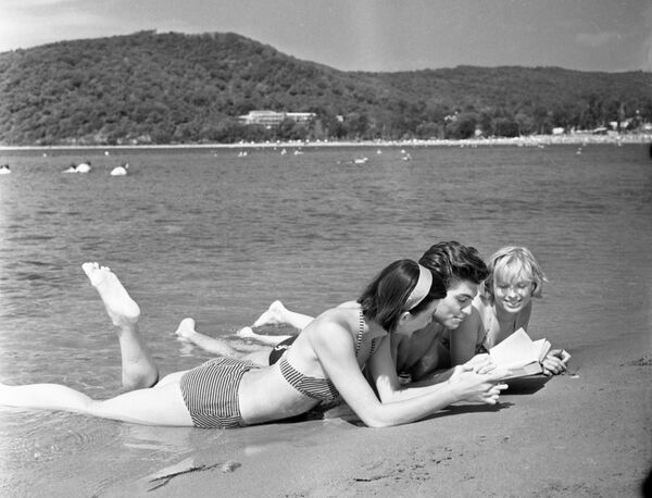 Verano, vacaciones, playa: cómo se relajaba la gente en la URSS
 - Sputnik Mundo