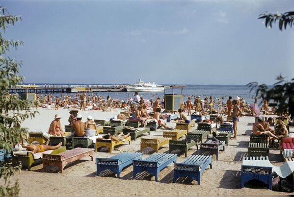 Verano, vacaciones, playa: cómo se relajaba la gente en la URSS
 - Sputnik Mundo