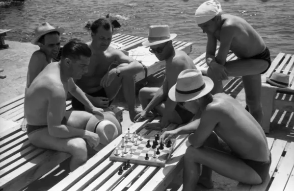 Verano, vacaciones, playa: cómo se relajaba la gente en la URSS
Verano, vacaciones, playa: cómo se relajaba la gente en la URSS
- Sputnik Mundo