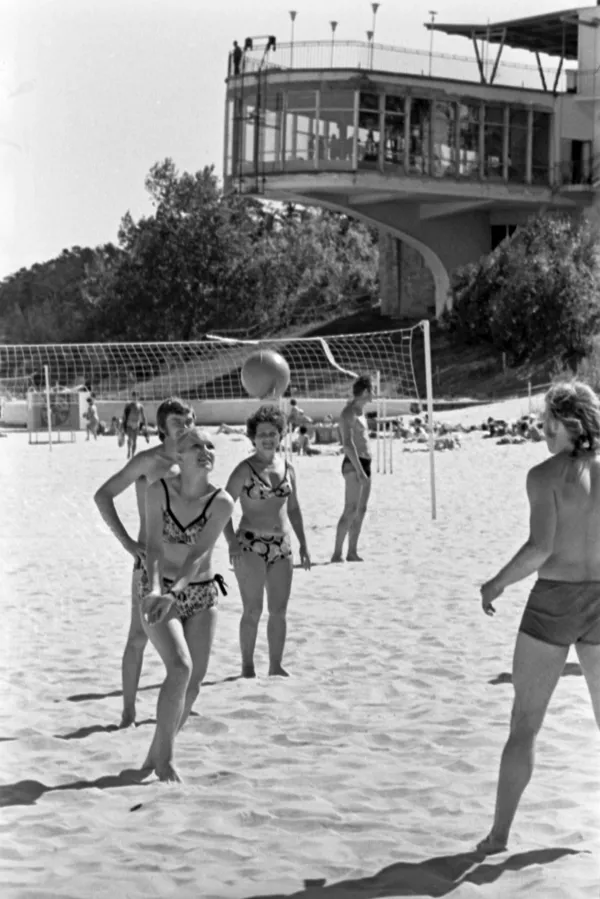 Verano, vacaciones, playa: cómo se relajaba la gente en la URSS
Verano, vacaciones, playa: cómo se relajaba la gente en la URSS
- Sputnik Mundo