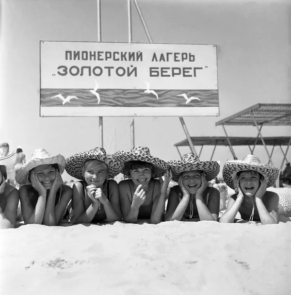 Verano, vacaciones, playa: cómo se relajaba la gente en la URSS
Verano, vacaciones, playa: cómo se relajaba la gente en la URSS
- Sputnik Mundo