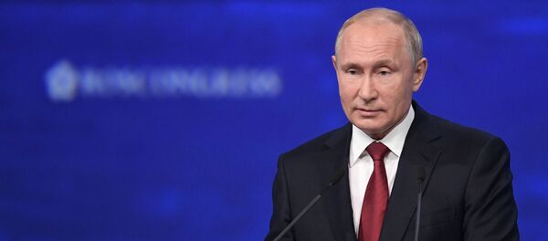 Vladímir Putin, presidente de Rusia, en el Foro Económico Internacional de San Petersburgo 2019 - Sputnik Mundo