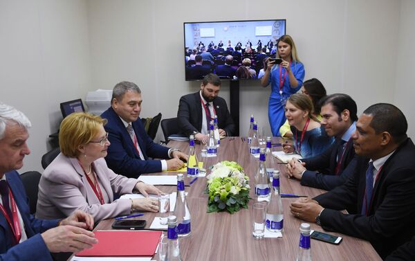 Durante las negociaciones - Sputnik Mundo