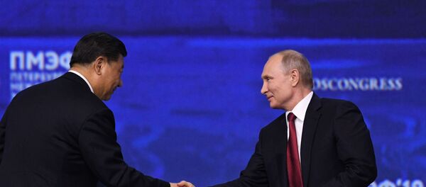El presidente de China, Xi Jinping, y el presidente de Rusia, Vladímir Putin - Sputnik Mundo