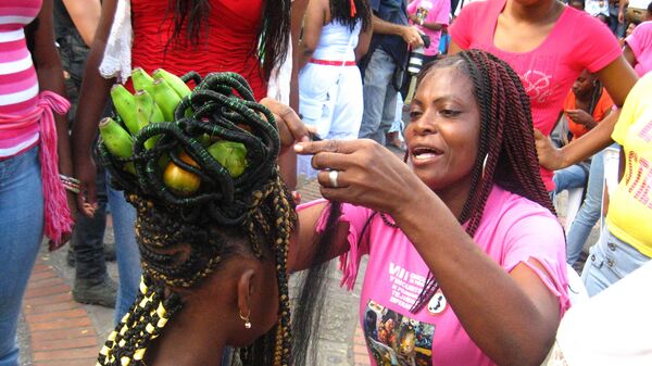 Concurso de peinadoras Tejiendo la esperanza en Colombia - Sputnik Mundo