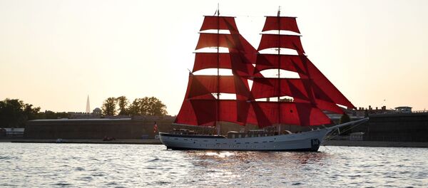 Los presidentes ruso y chino dándose una vuelta por el río Nevá - Sputnik Mundo