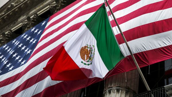 Banderas de EEUU y México - Sputnik Mundo