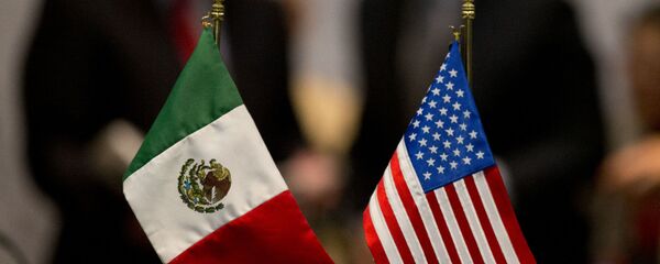 Banderas de México y EEUU Banderas de México y EEUU - Sputnik Mundo